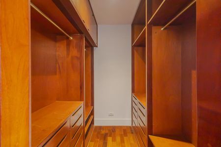 Apartamento para alugar com 400m², 3 quartos e 5 vagasCloset da suíte 1