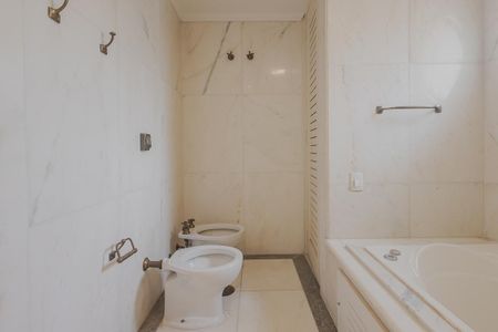 Apartamento para alugar com 400m², 3 quartos e 5 vagasBanheiro da Suíte 2