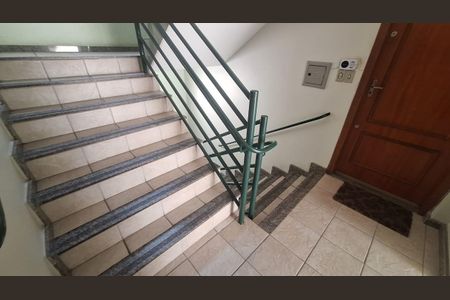 Apartamento à venda com 101m², 3 quartos e 2 vagasescada