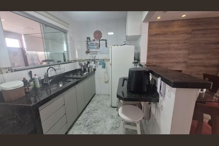 Apartamento à venda com 101m², 3 quartos e 2 vagasCozinha