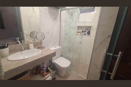 Apartamento à venda com 101m², 3 quartos e 2 vagasBanheiro do casal