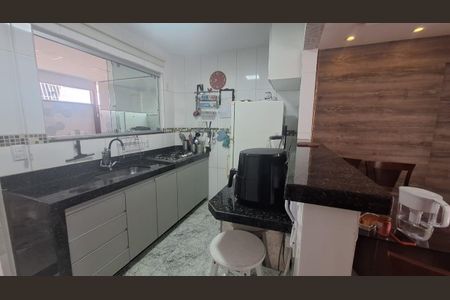 Apartamento à venda com 101m², 3 quartos e 2 vagasCozinha