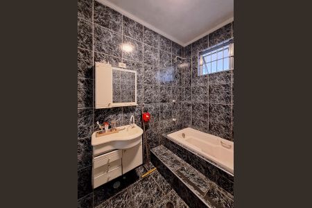 Casa à venda com 202m², 3 quartos e 3 vagasBanheiro 2