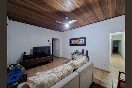 Casa à venda com 202m², 3 quartos e 3 vagasSala