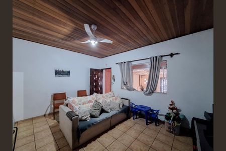 Casa à venda com 202m², 3 quartos e 3 vagasSala
