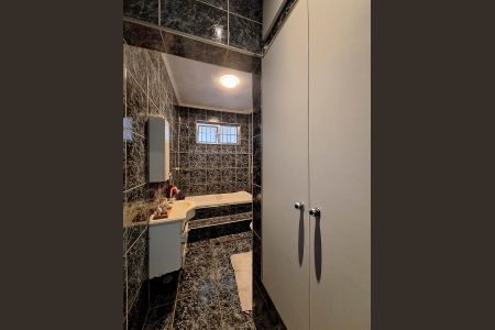 Casa à venda com 202m², 3 quartos e 3 vagasBanheiro 2