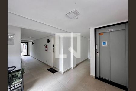 Studio à venda com 60m², 1 quarto e sem vaga Studio à venda com 60m², 1 quarto e sem vagaCorredor