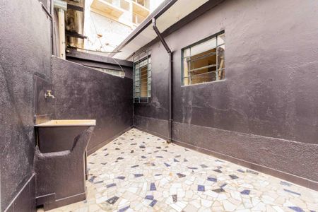 Casa à venda com 60m², 1 quarto e sem vagaQuintal e Área de Serviço
