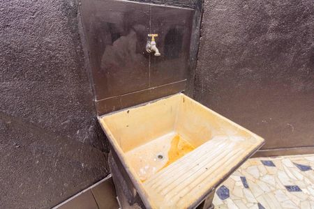 Casa à venda com 60m², 1 quarto e sem vagaQuintal e Área de Serviço