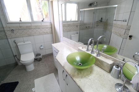 Casa para alugar com 600m², 7 quartos e 5 vagasBanheiro do Quarto 4