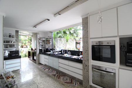 Casa para alugar com 600m², 7 quartos e 5 vagasCozinha