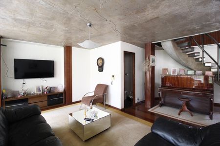 Casa para alugar com 600m², 7 quartos e 5 vagasSala