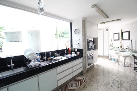 Casa para alugar com 600m², 7 quartos e 5 vagasCozinha