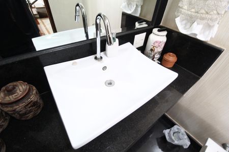 Casa para alugar com 600m², 7 quartos e 5 vagasBanheiro de Serviço