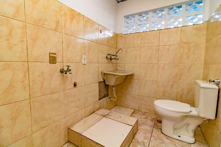 Casa à venda com 158m², 2 quartos e 2 vagas Casa à venda com 158m², 2 quartos e 2 vagasBanheiro de Serviço