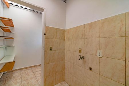 Casa à venda com 158m², 2 quartos e 2 vagas Casa à venda com 158m², 2 quartos e 2 vagasBanheiro de Serviço