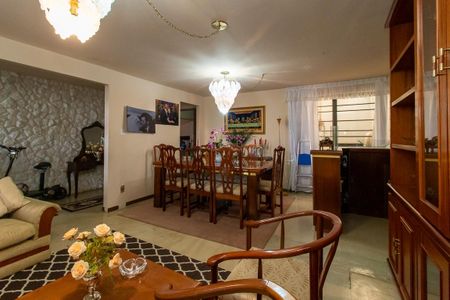 Casa para alugar com 350m², 3 quartos e 9 vagasSala