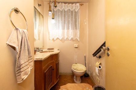 Casa para alugar com 350m², 3 quartos e 9 vagasBanheiro Social