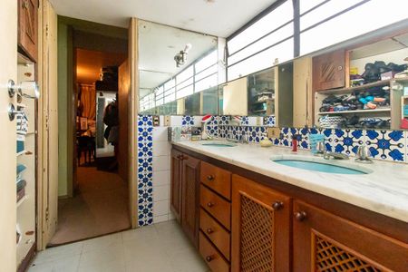 Casa para alugar com 350m², 3 quartos e 9 vagasBanheiro Social 2