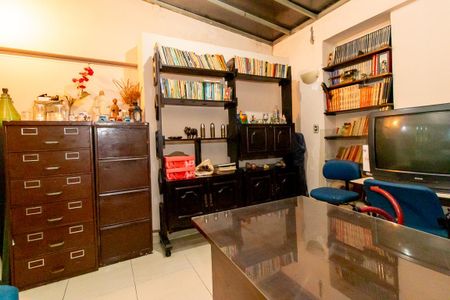 Casa para alugar com 350m², 3 quartos e 9 vagasEscritório 1