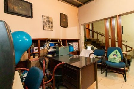 Casa para alugar com 350m², 3 quartos e 9 vagasEscritório 1