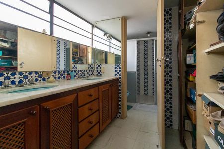 Casa para alugar com 350m², 3 quartos e 9 vagasBanheiro Social 2