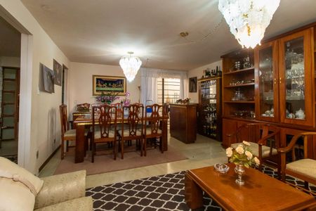 Casa para alugar com 350m², 3 quartos e 9 vagasSala