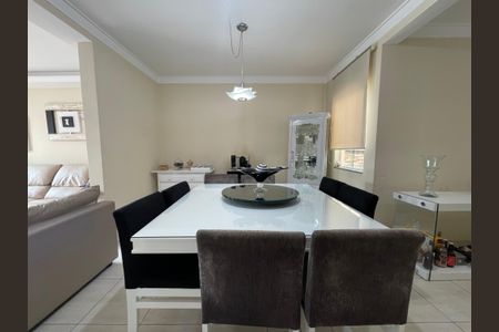 Casa à venda com 170m², 4 quartos e 4 vagasSala