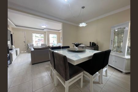 Casa à venda com 170m², 4 quartos e 4 vagasSala