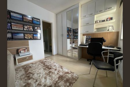 Casa à venda com 170m², 4 quartos e 4 vagasSuíte 2