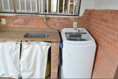 Casa de condomínio à venda com 79m², 2 quartos e 1 vagaÁrea de Serviço