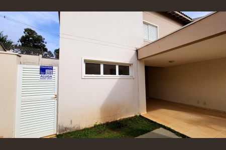 Casa de condomínio para alugar com 146m², 3 quartos e 3 vagasFachada + Plaquinha