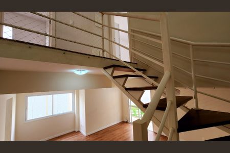 Casa de condomínio para alugar com 146m², 3 quartos e 3 vagasEscada