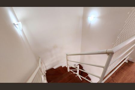 Casa de condomínio para alugar com 146m², 3 quartos e 3 vagasEscada