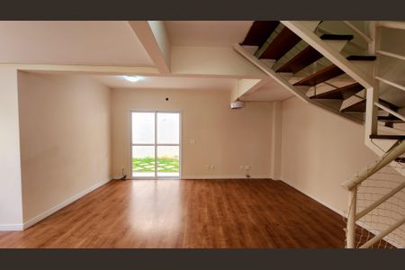 Casa de condomínio para alugar com 146m², 3 quartos e 3 vagasSala