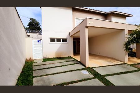 Casa de condomínio para alugar com 146m², 3 quartos e 3 vagasFachada