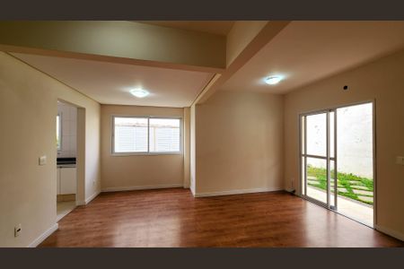 Casa de condomínio para alugar com 146m², 3 quartos e 3 vagasSala