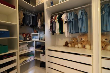 Casa de condomínio para alugar com 480m², 4 quartos e 4 vagasCloset suíte 2