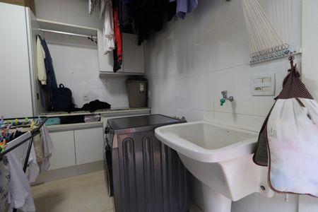 Casa de condomínio para alugar com 480m², 4 quartos e 4 vagasÁrea de Serviço