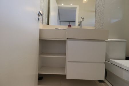 Casa de condomínio para alugar com 480m², 4 quartos e 4 vagasBanheiro da Suíte 4