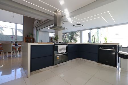 Casa de condomínio para alugar com 480m², 4 quartos e 4 vagasCozinha