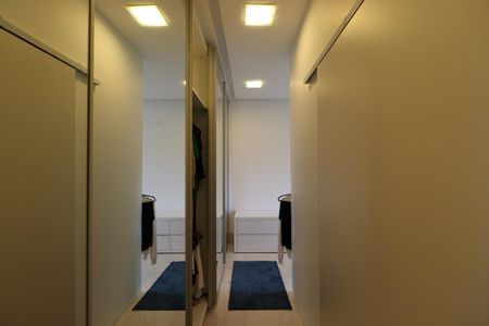 Casa de condomínio para alugar com 480m², 4 quartos e 4 vagasCloset da suíte 1