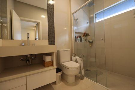 Casa de condomínio para alugar com 480m², 4 quartos e 4 vagasBanheiro da Suíte 2