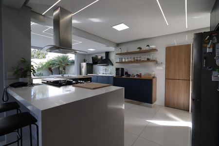 Casa de condomínio para alugar com 480m², 4 quartos e 4 vagasCozinha