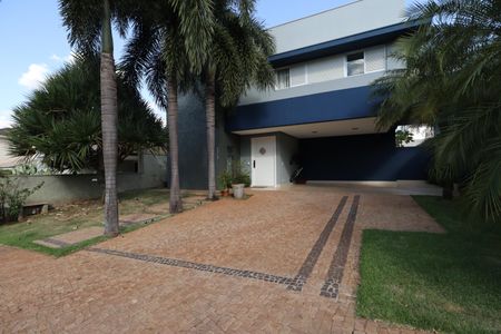 Casa de condomínio para alugar com 480m², 4 quartos e 4 vagasFachada