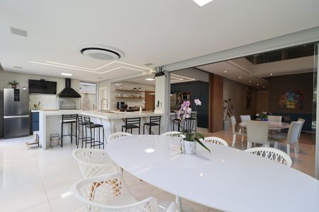 Casa de condomínio para alugar com 480m², 4 quartos e 4 vagasCozinha