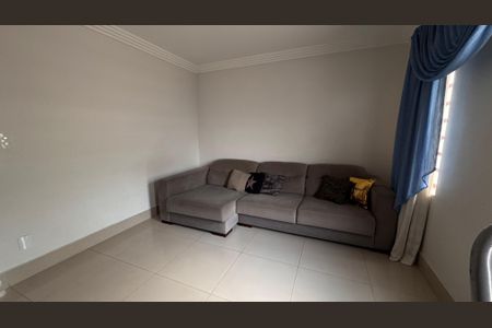 Casa à venda com 224m², 4 quartos e 6 vagasSala