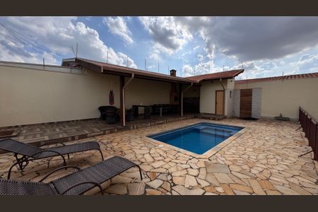 Casa à venda com 224m², 4 quartos e 6 vagasPiscina
