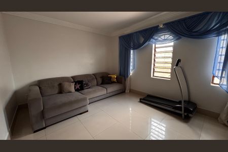 Casa à venda com 224m², 4 quartos e 6 vagasSala