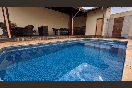 Casa à venda com 224m², 4 quartos e 6 vagasPiscina